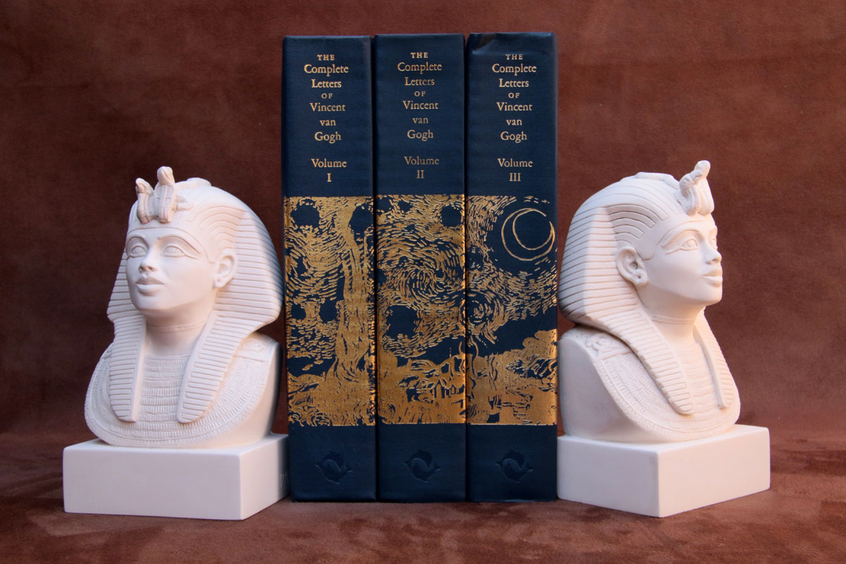 Available for purchase,Tutankhamun Ornament/bookend, by the Modern Souvenir Company.
