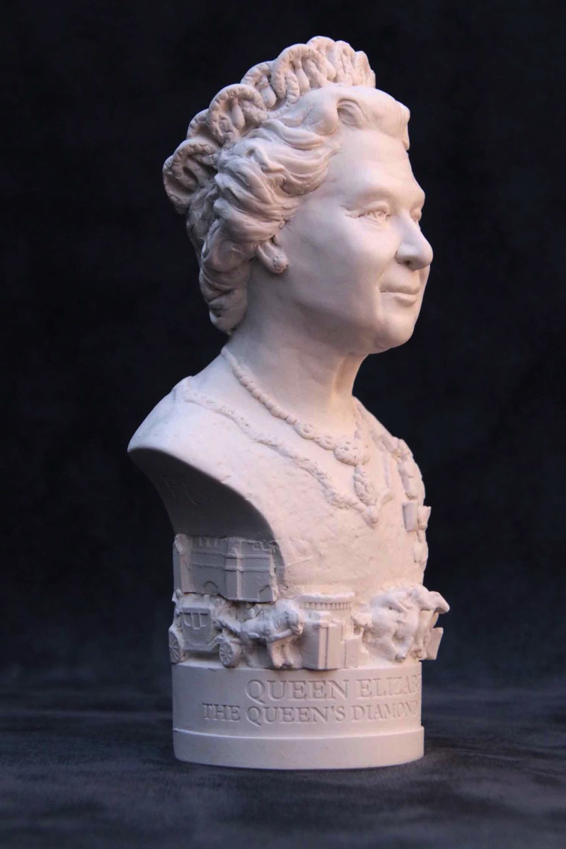 Purchase Famous Faces bust of Queen Elisabeth II 