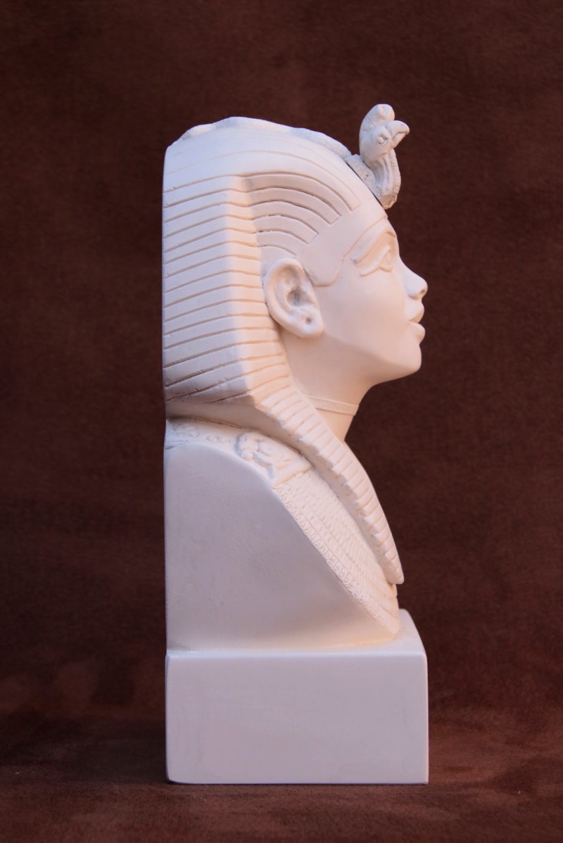 Available for purchase,Tutankhamun Ornament/bookend, by the Modern Souvenir Company.